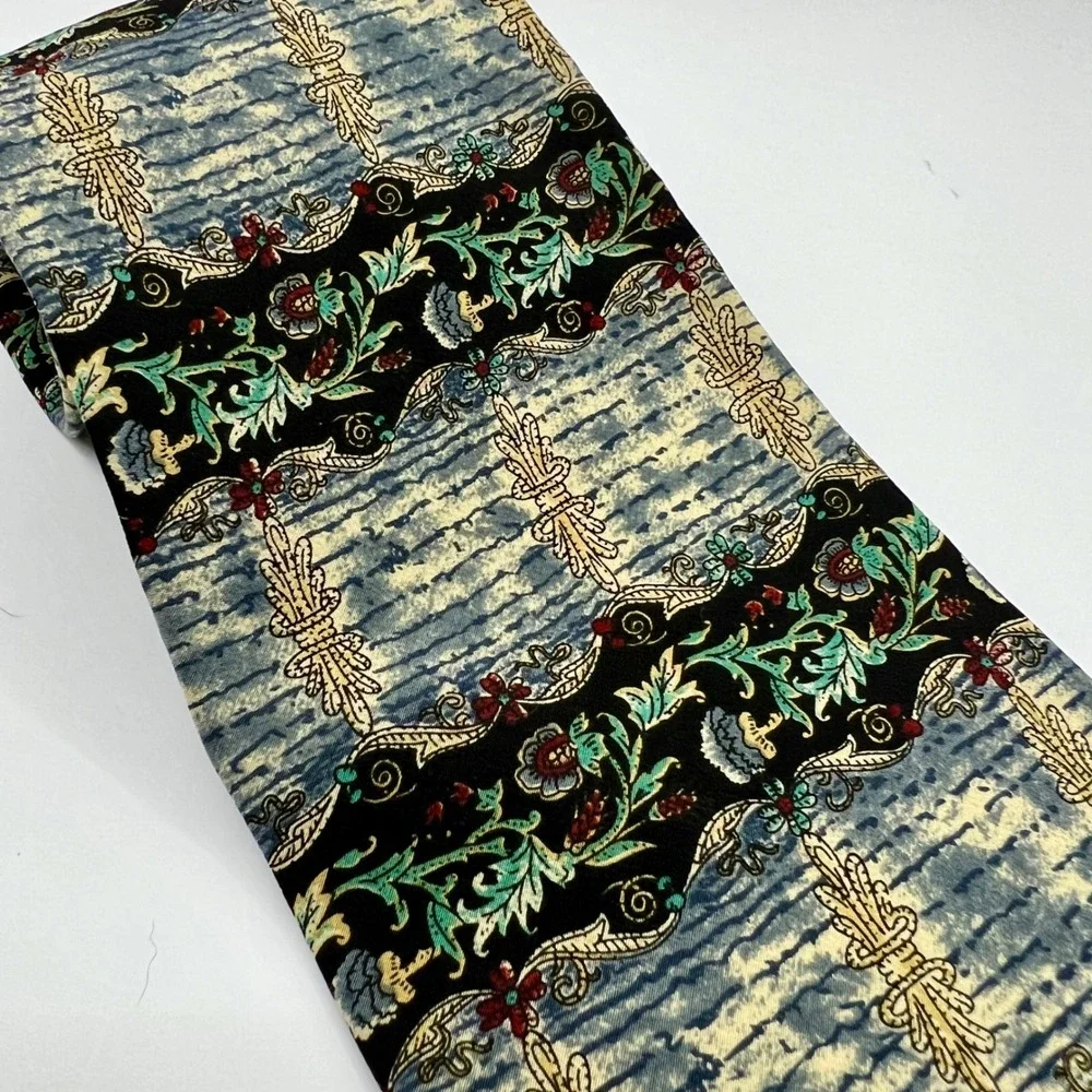 Metropolitan Museum of Art Silk Necktie Mens Floral Pattern Blue Gold‎